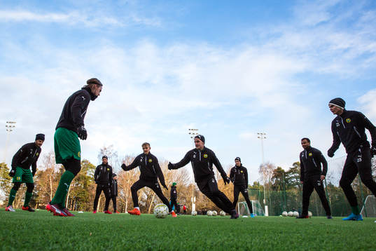 Hammarbys spelare med en övning