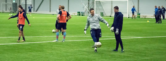 Målvaktstränare Nikos Gkoulios (t v) och Tommy Vaiho