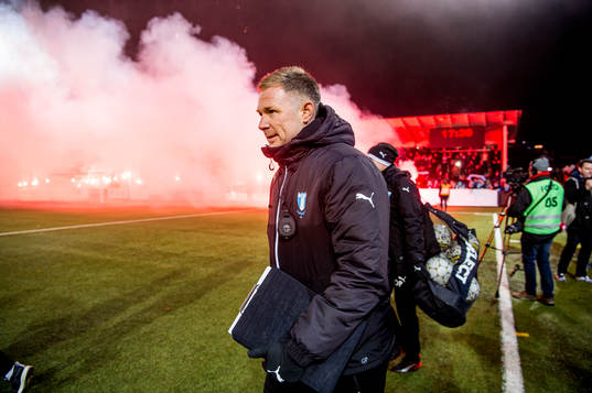 Tränare Magnus Pehrsson kommer in till fyrverkerier innan