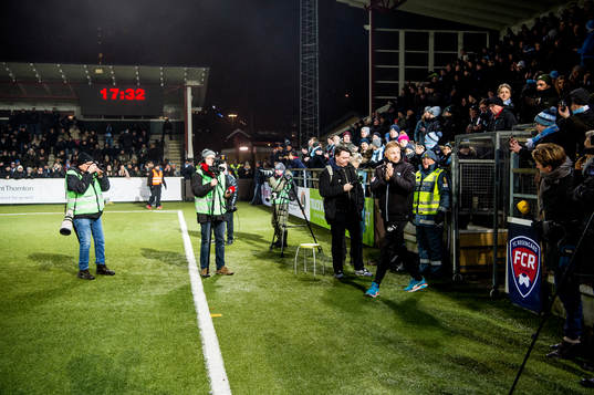 Tränare Magnus Pehrsson kommer in till  Malmö FFs första