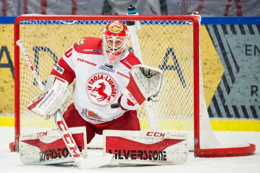 Trojas målvakt Johan Nielsen