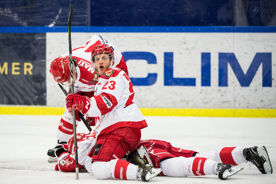 Trojas Jesper Thörnberg bredvid Mattias Åkesson som