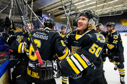 Panterns Marcus Sylvegård jublar