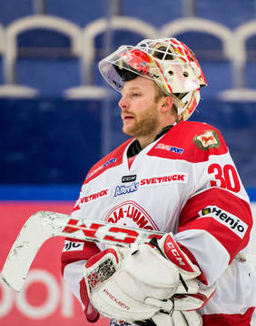 Trojas målvakt Johan Nielsen deppar