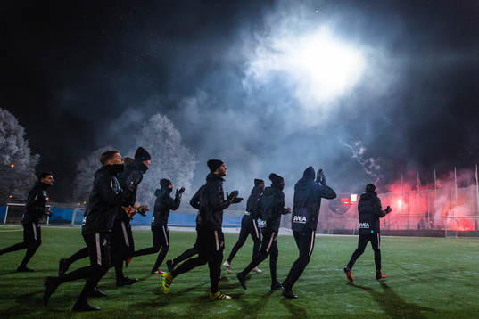 s spelare välkomnas på årets första träning med