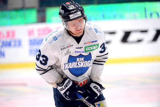 Karlskogas David Suvanto grinar illa