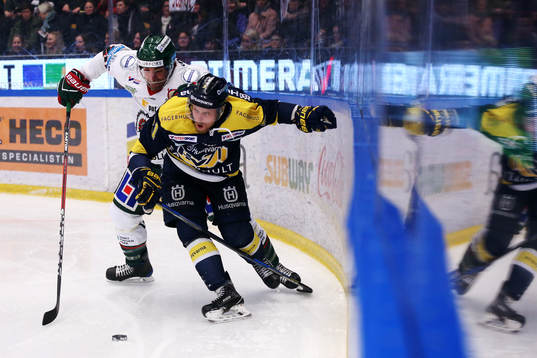 s Mattias Tedenby i närkamp