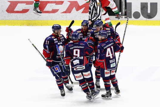 Jubel med bland andra Emil Sylvegård, Tony Mårtensson,