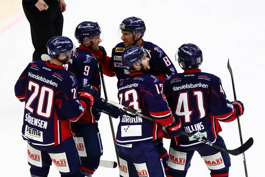 Linköpings Andrew Gordon har precis gjort mål 2-0 och