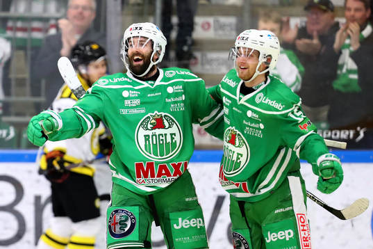 Rögles Taylor Matson gör 3-1-målet och jublar med Simon