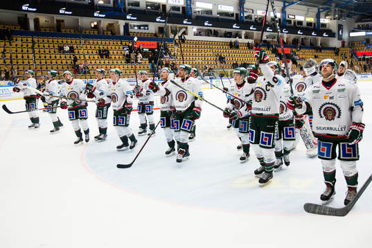 Frölundas spelare jublar