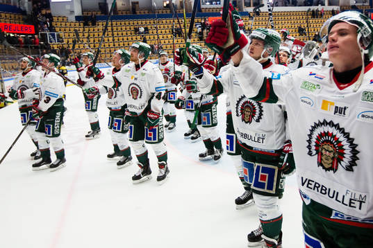 Frölundas spelare jublar