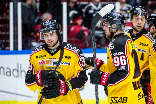 Luleås Pontus Själin och Robin Kovacs jublar