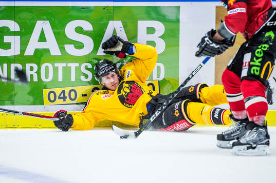 Luleås Andreas Falk på fall