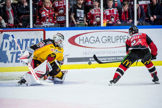Malmö Redhawks Andy Miele missar straff på Luleås