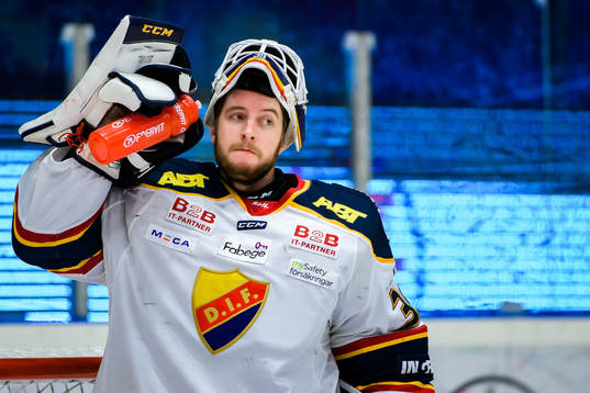 Djurgårdens målvakt Adam Reideborn deppar