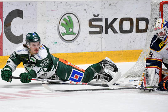 Färjestads Joakim Nygård och Djurgårdens målvakt Adam
