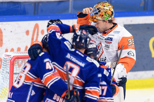 Karlskronas målvakt Johannes Jönsson deppar