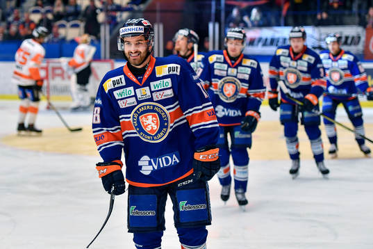 Växjös Andrew Calof  jublar