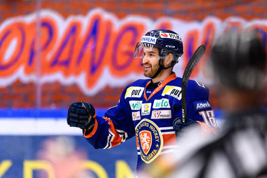Växjös Andrew Calof jublar