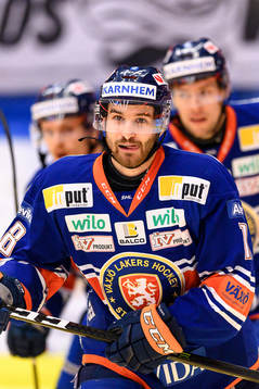 Växjös Andrew Calof jublar