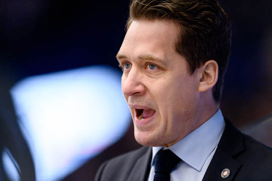 Växjös tränare Sam Hallam skriker