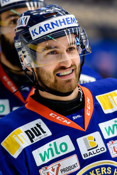Växjös Andrew Calof jublar