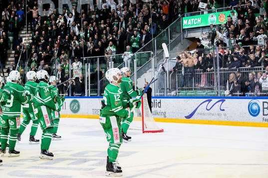 Rögles spelare jublar