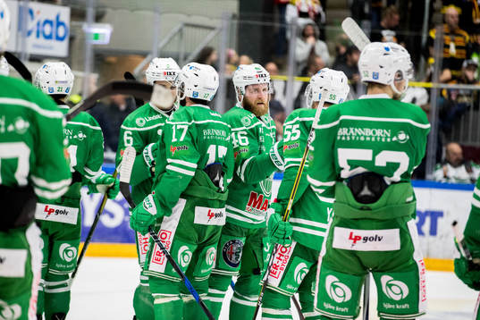 Rögles spelare jublar