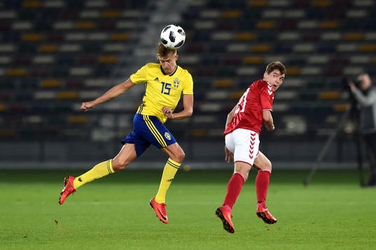 Sveriges Rasmus Lindkvist  och Danmarks Robert Skov en