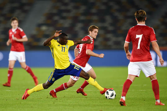 Sveriges Ken Sema och Danmarks Mikael Uhre