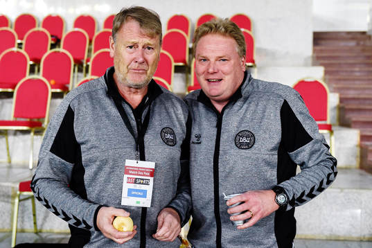 Danmarks tränare Åge Hareide och spion Jörgen Lennartsson