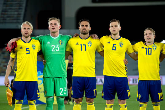 Sveriges Johan Larsson, målvakt Jacob Rinne, Sotirios