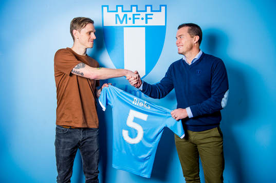 Malmö FFs sportchef Daniel Andersson presenterar Sören