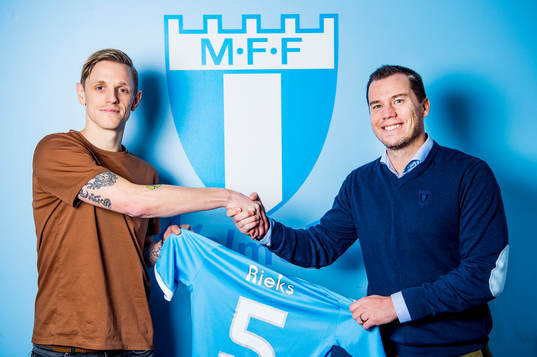 Malmö FFs sportchef Daniel Andersson presenterar Sören