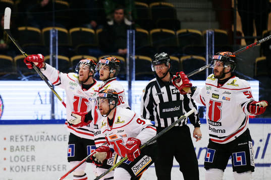 Örebros Tylor Spink och Gustav Franzén reagerar