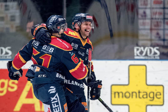 Djurgårdens Markus Ljungh och Niclas Bergfors jublar