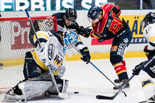 s David Ullström och målvakt Fredrik Pettersson-Wentzel