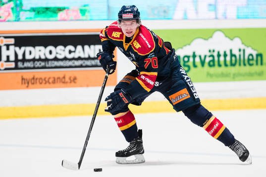 Djurgårdens Marcus Davidsson med pucken