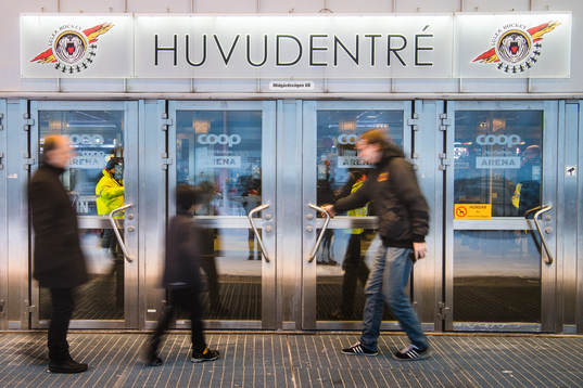 Huvudentrén till Coop arena före ishockeymatchen i SHL