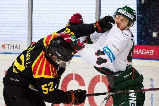 Bråk mellan Brynäs Christopher Liljewall och Frölundas