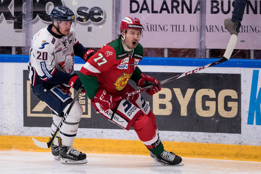 Linköpings Nick Sörenssen och Moras Keaton Ellerby  i