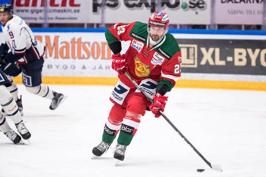 Moras Tomas Skogs  i ishockeymatchen i SHL mellan Mora och