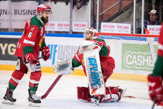 Moras målvakt Mattias Pettersson och Steven Seigo deppar