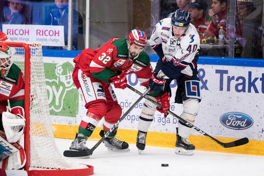 Moras Daniel Grillfors och Linköpings Ken André Olimb  i