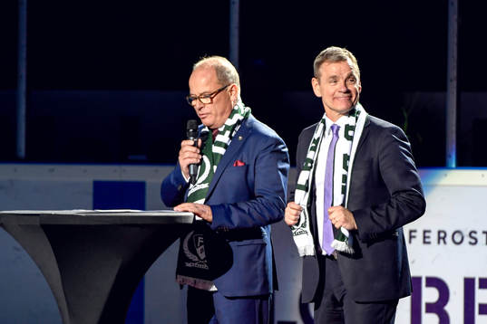 Håkan Loob avtackades innan ishockeymatchen i SHL mellan
