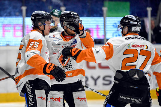 Karlskronas Carl Persson jublar