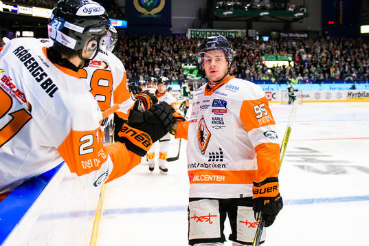 Karlskronas Carl Persson jublar
