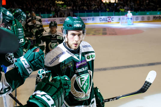 Färjestads Per Åslund jublar