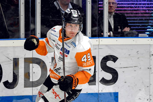 Karlskronas Filip Cruseman jublar